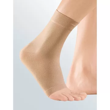 Эластичный бандаж для голеностопного сустава Medi Elastic ankle support 