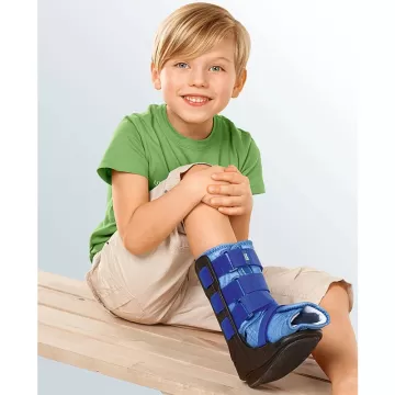 Ортез для гомілковостопного суглоба дитячий Medi Walker Boot